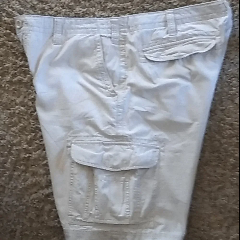 W32 Sonoma White Men's Cargo Shorts with Multi-Pocket Design